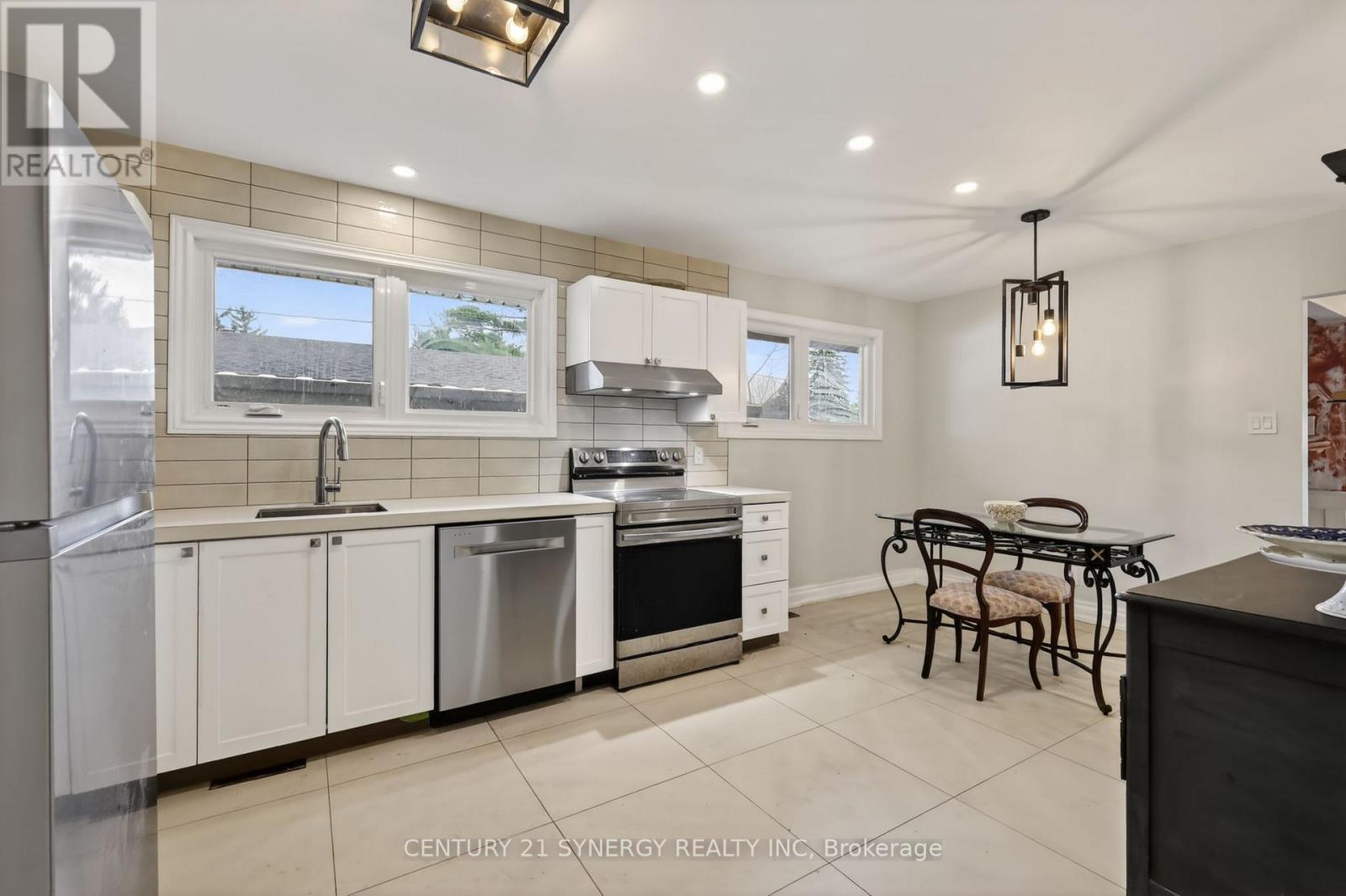 2358 JOLIFFE STREET - 12