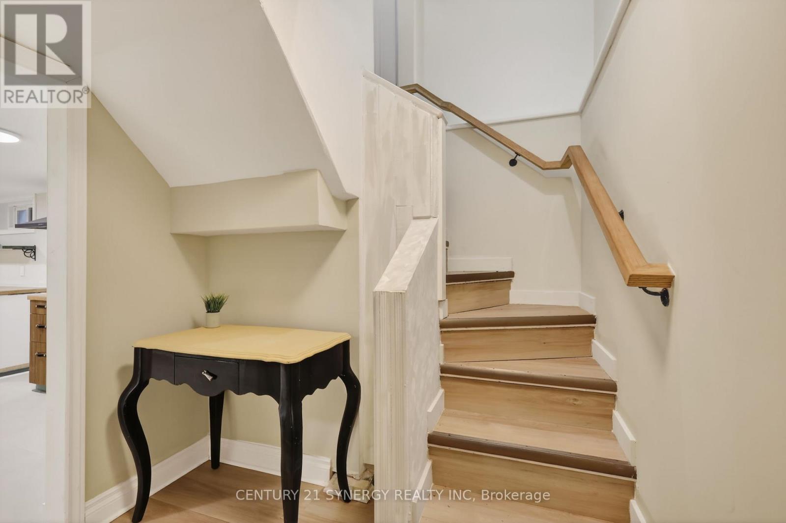 2358 JOLIFFE STREET - 25