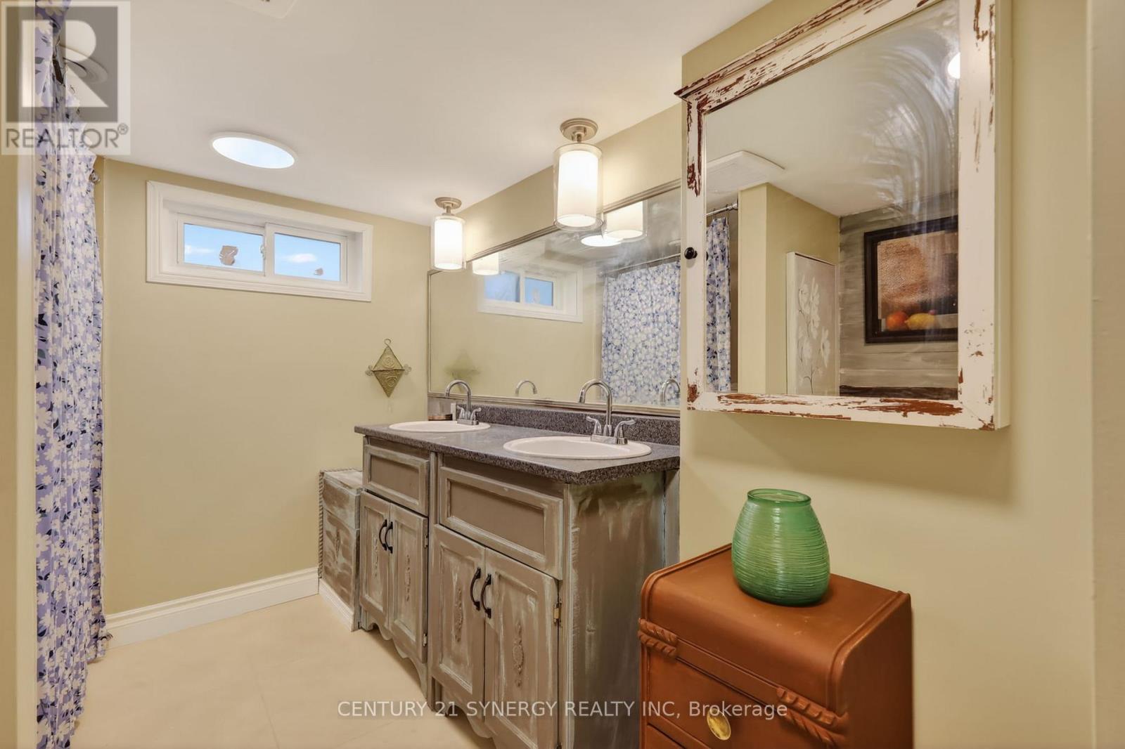 2358 JOLIFFE STREET - 36