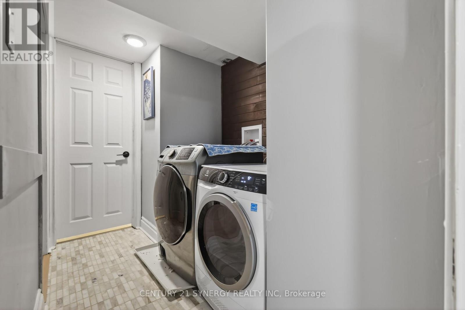 2358 JOLIFFE STREET - 37