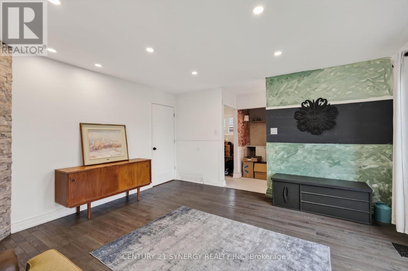 2358 JOLIFFE STREET - 6