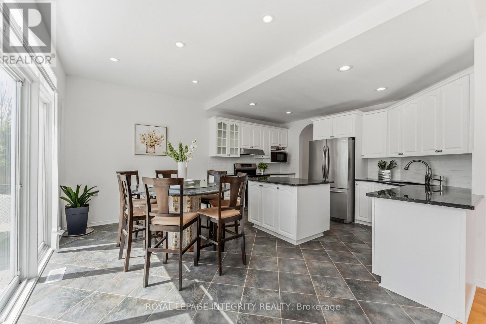 68 GREATWOOD CRESCENT - 12