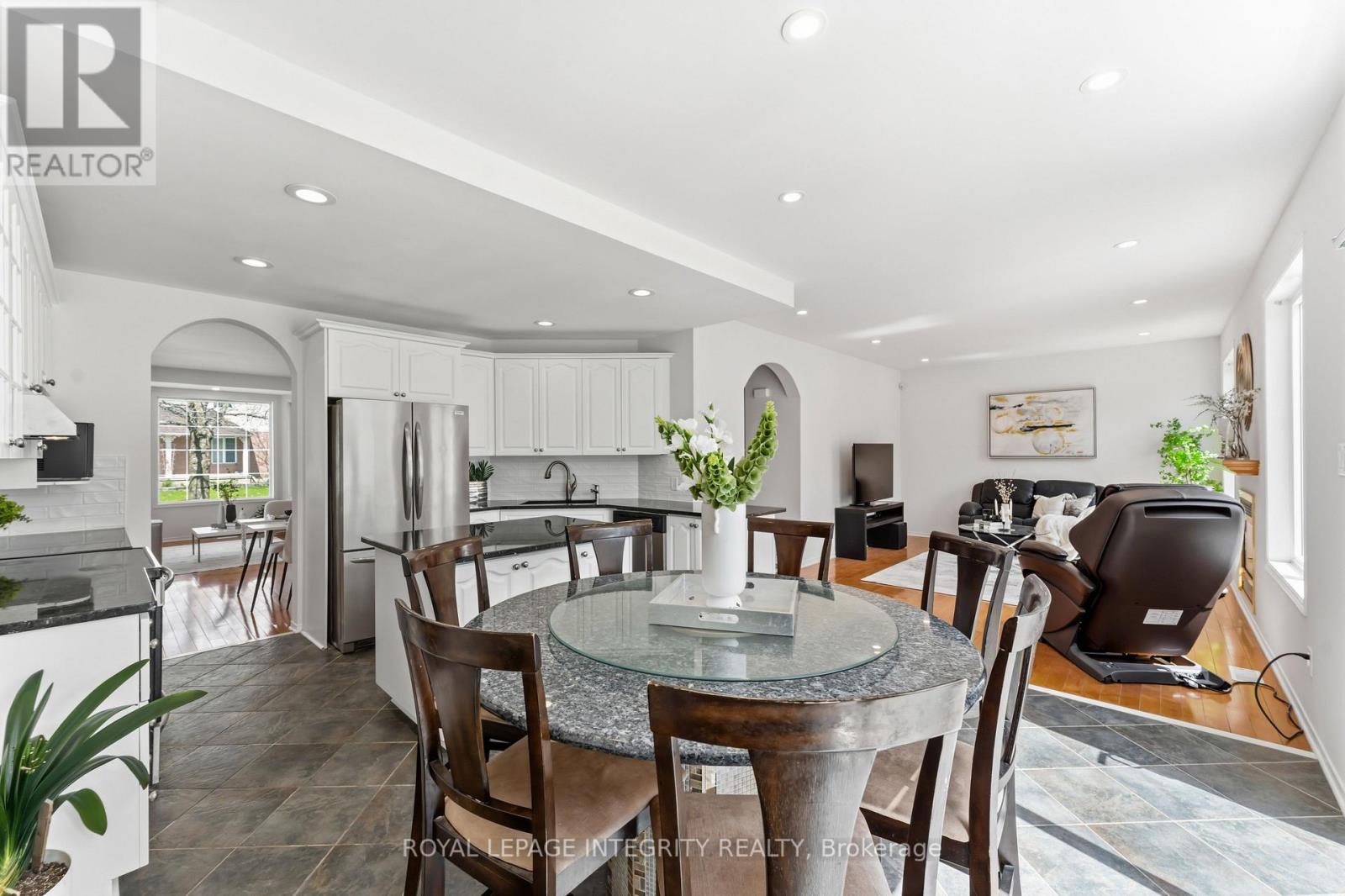 68 GREATWOOD CRESCENT - 13