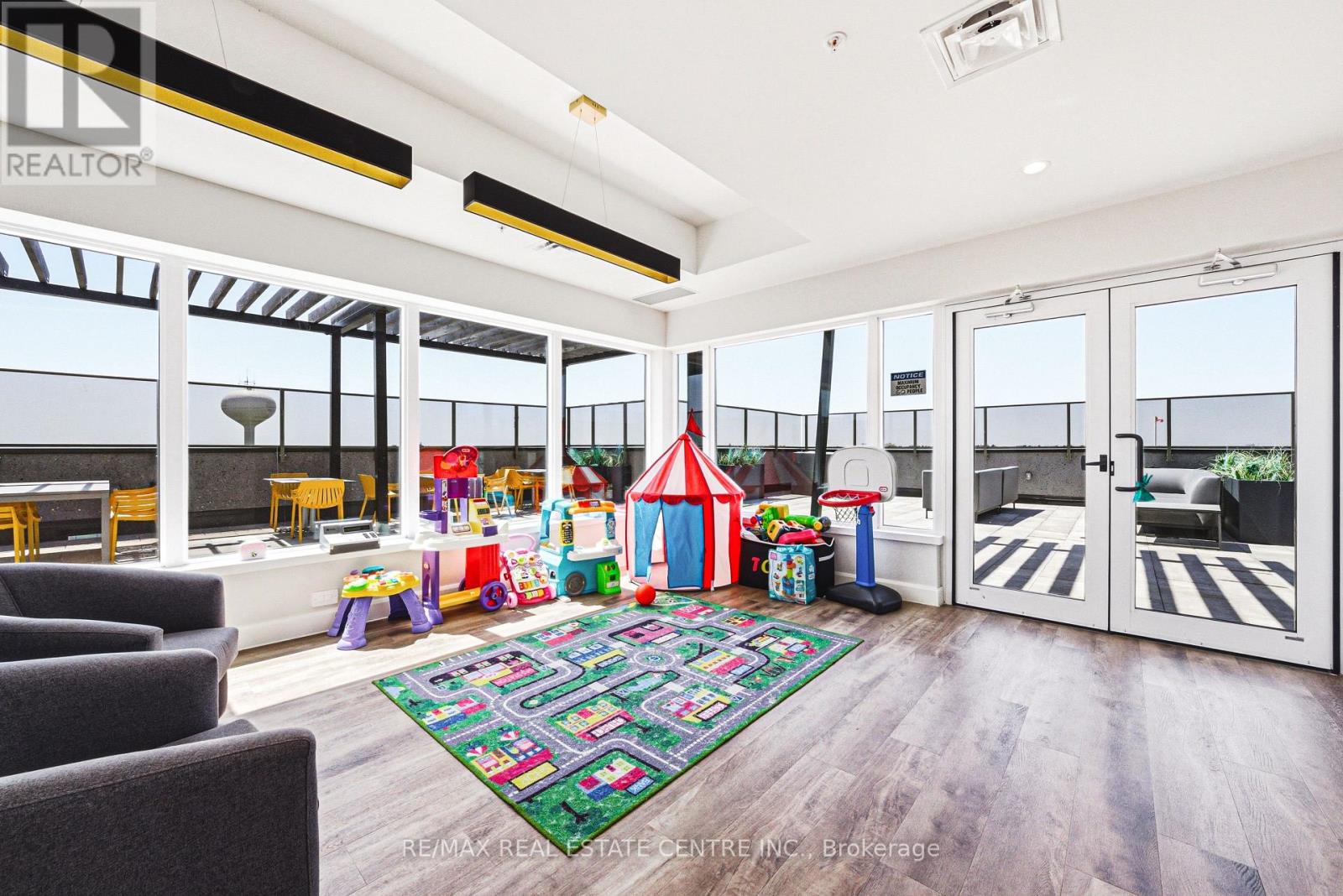 #111 34 NORMAN STREET - 25