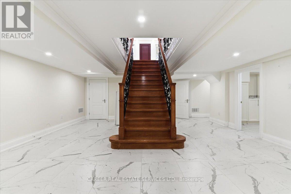 6 BELLEHAVEN CRESCENT - 33
