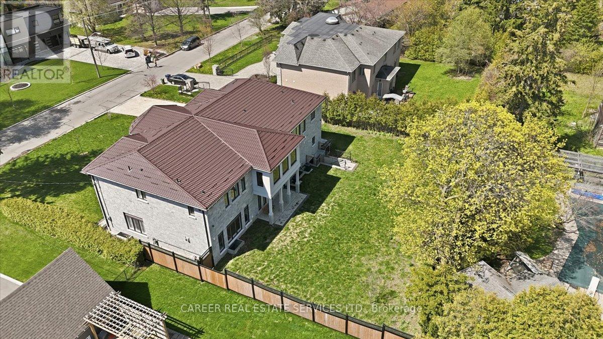 6 BELLEHAVEN CRESCENT - 44