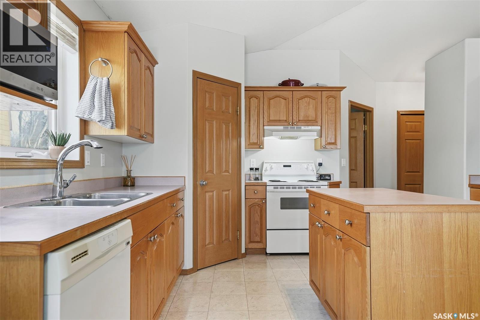 11 Columbia DRIVE - Image 3