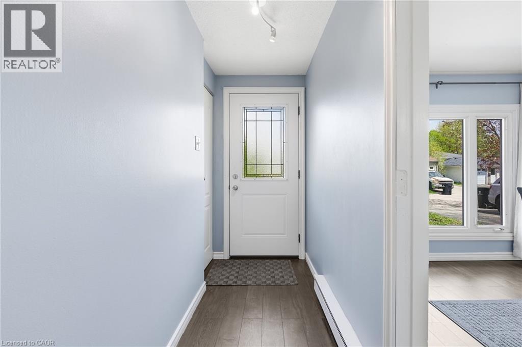 519 PINETREE Crescent - 4
