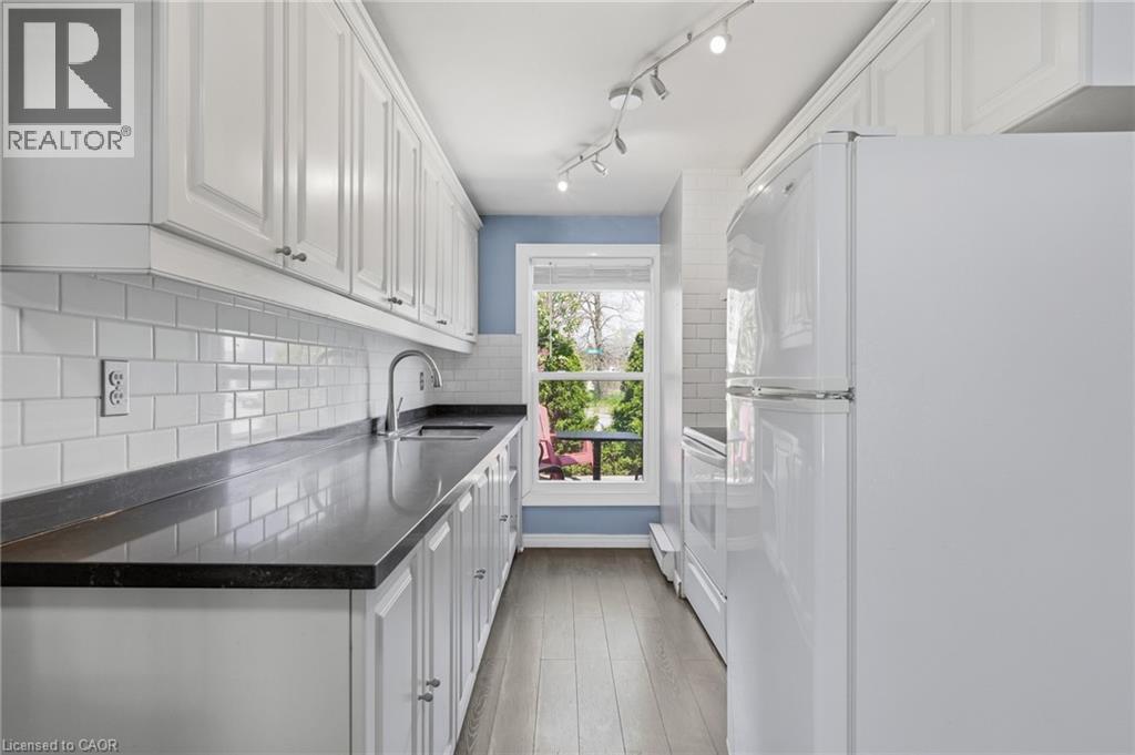 519 PINETREE Crescent, Cambridge, Ontario, N3H4X4 — Photo 2