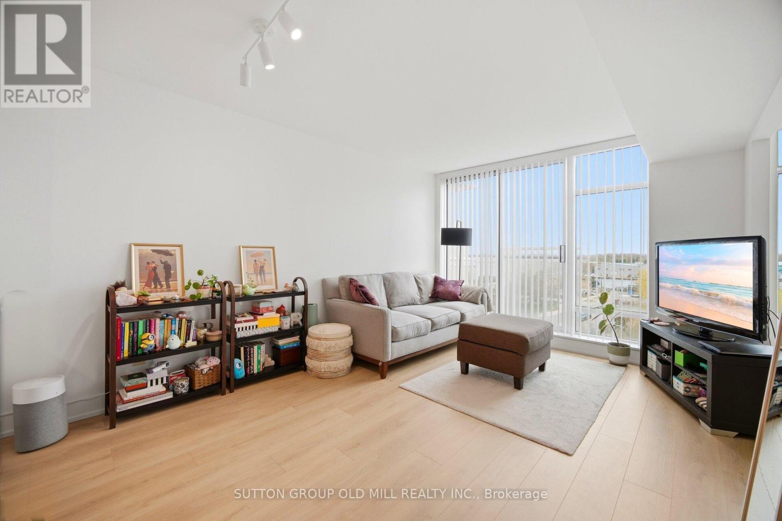 #909 650 QUEENS QUAY W - 14