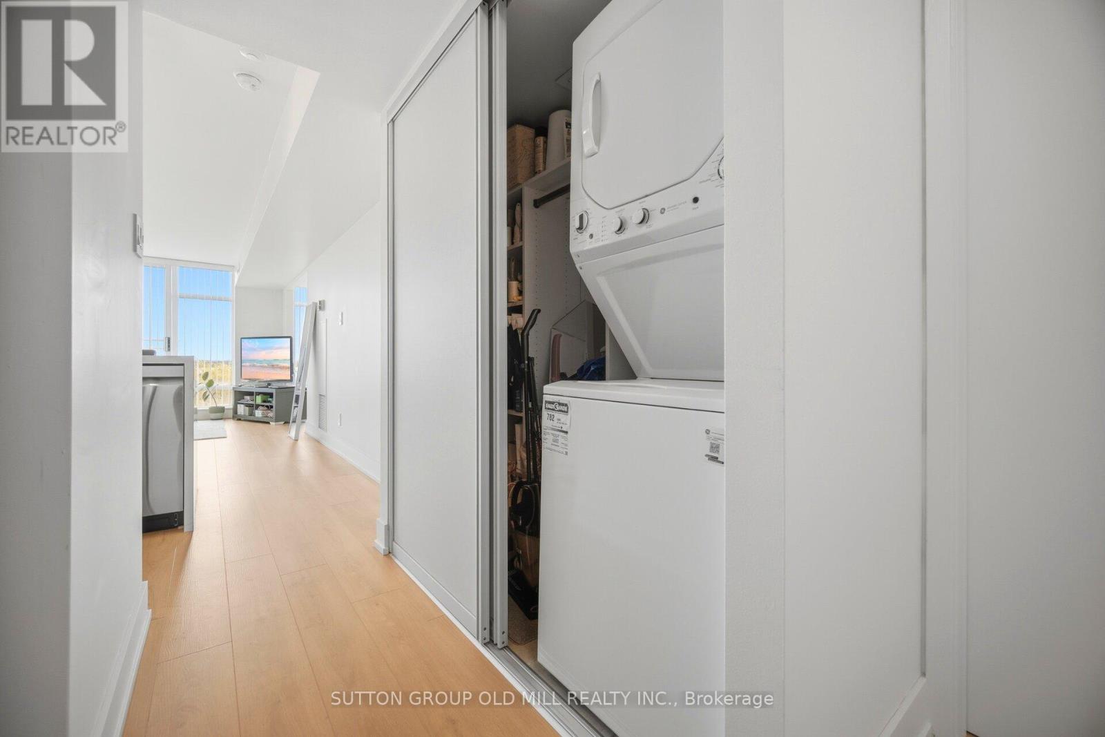 #909 650 QUEENS QUAY W - 11