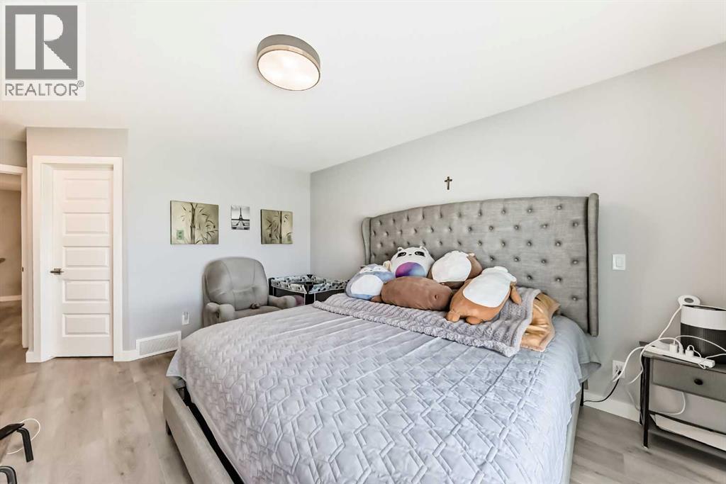 15053 37 Street SW - 18