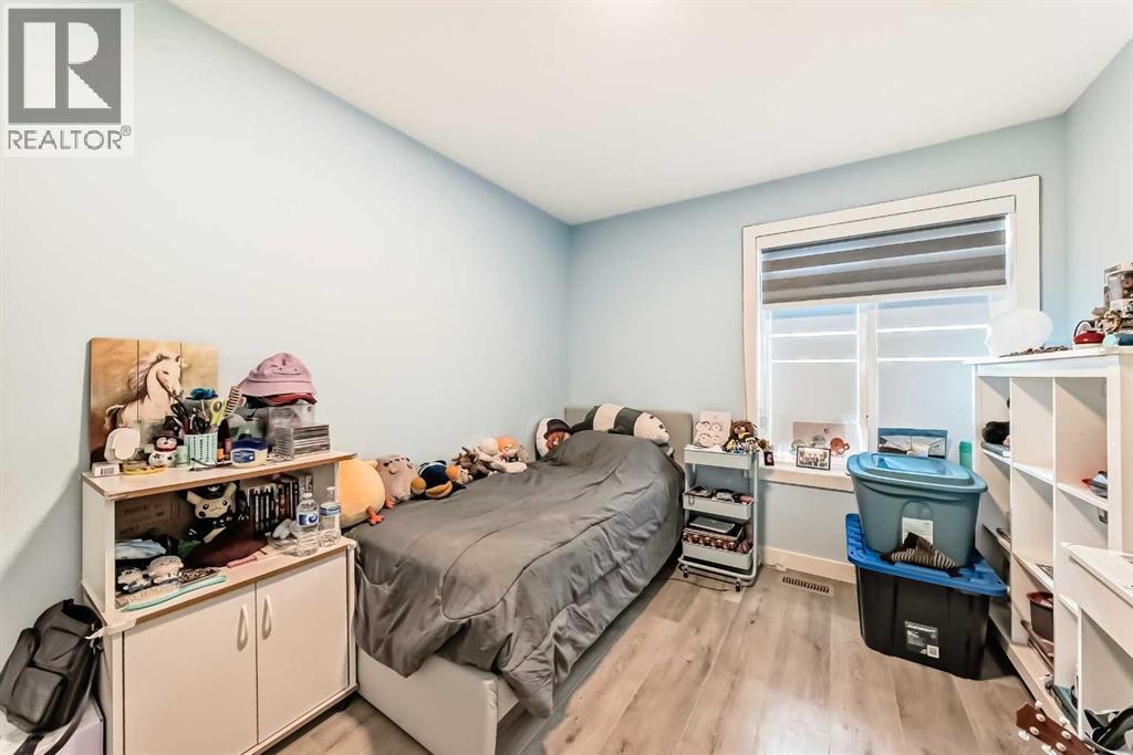 15053 37 Street SW - 24