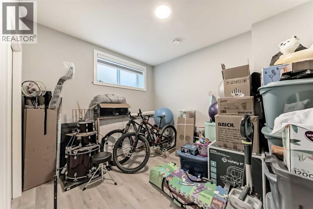 15053 37 Street SW - 39