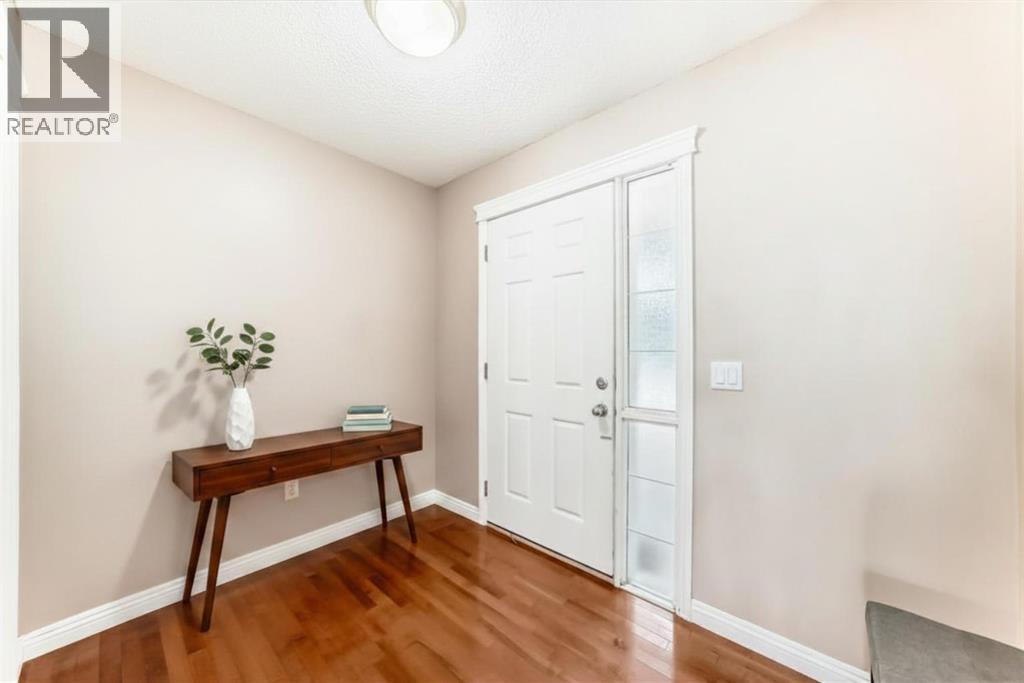 264 Everwillow Green SW - 4
