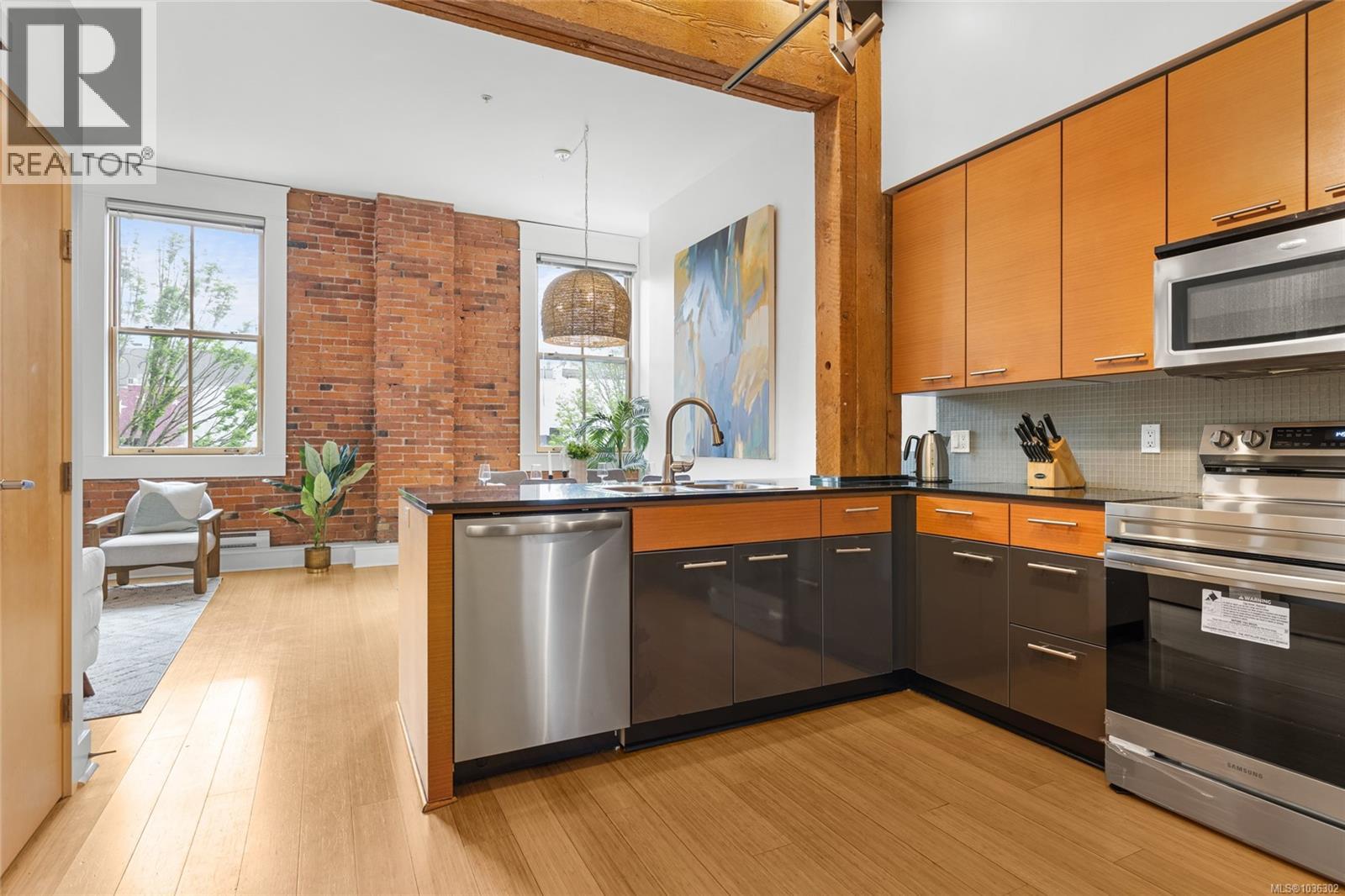 #203 610 Johnson St - 11