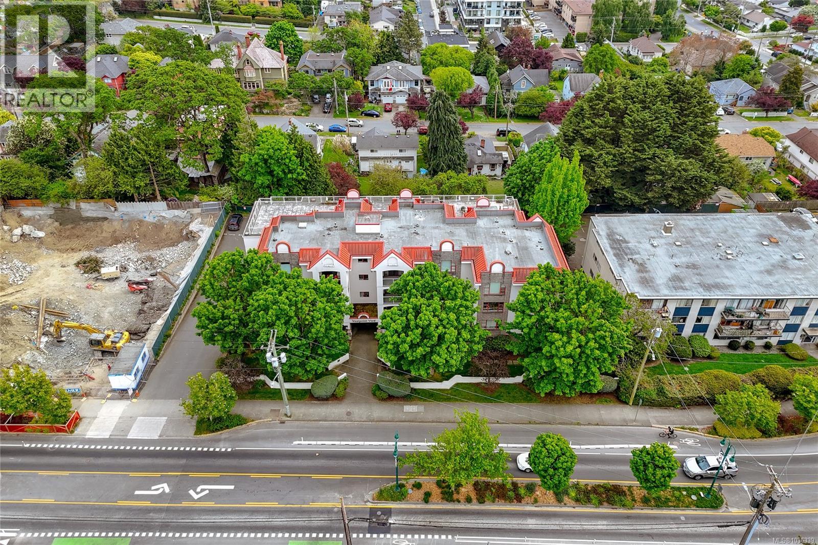#107 873 Esquimalt Rd - Image 2