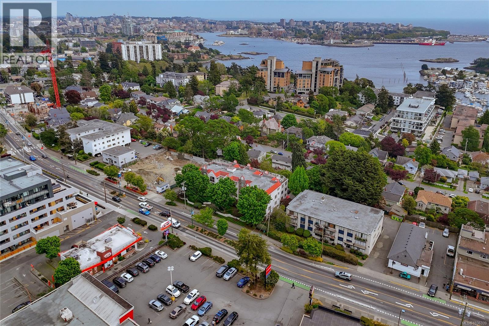 #107 873 Esquimalt Rd - 34