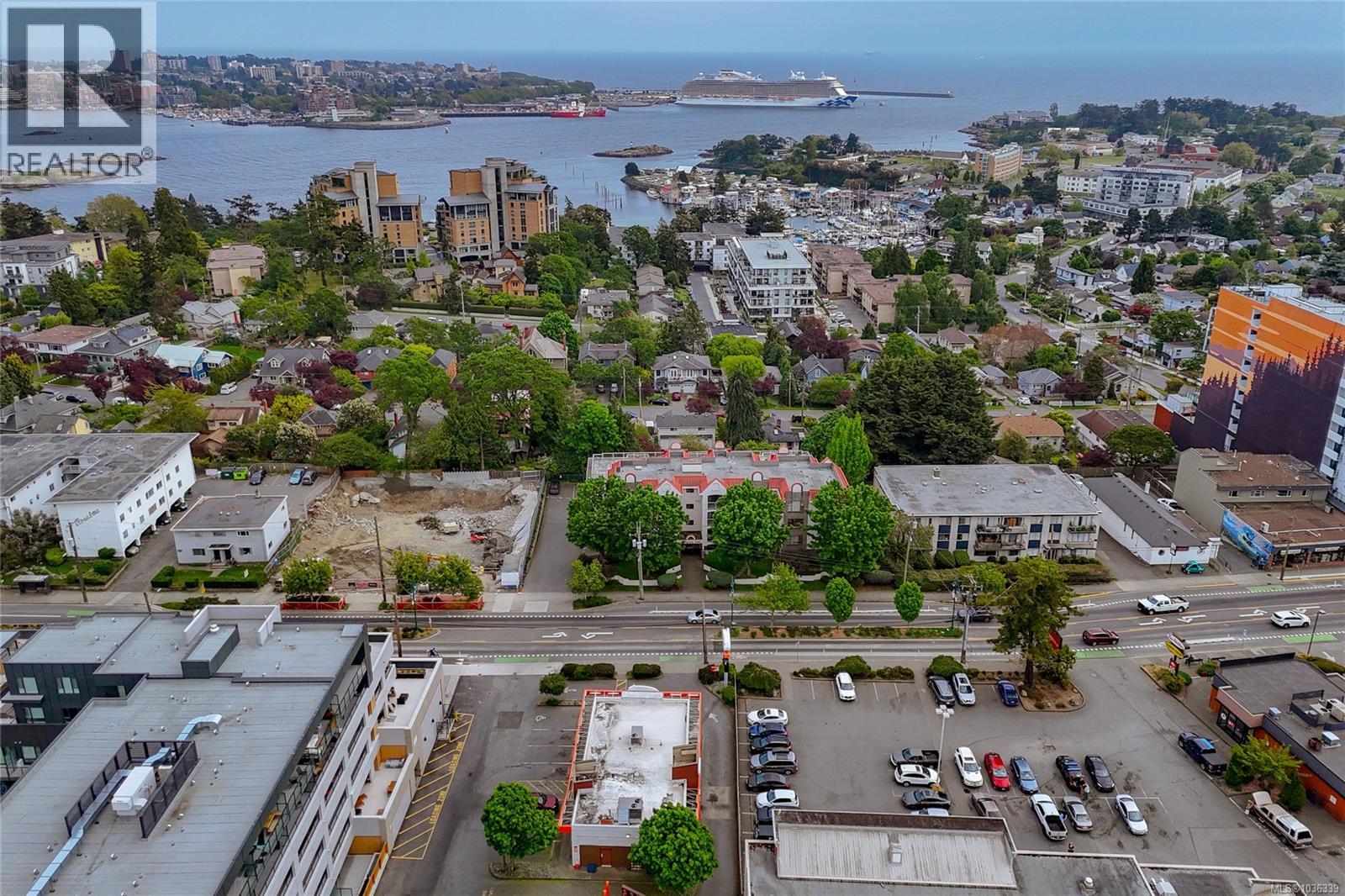 #107 873 Esquimalt Rd - 33