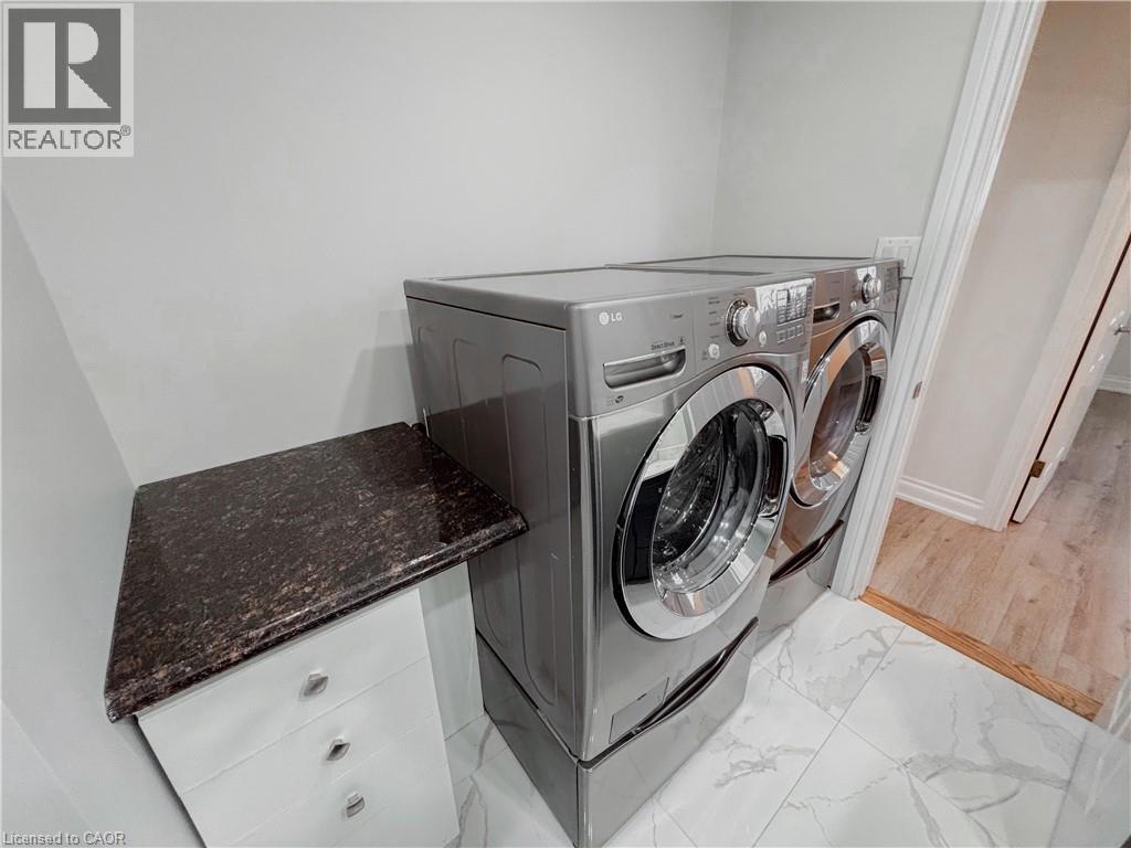 15 WESTCHESTER Place Unit# UPPER, Kitchener, Ontario, N2B3M6 — Photo 13