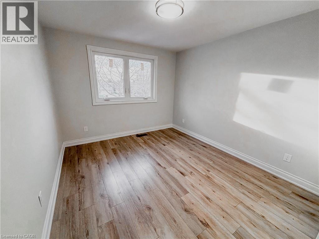 15 WESTCHESTER Place Unit# UPPER, Kitchener, Ontario, N2B3M6 — Photo 7