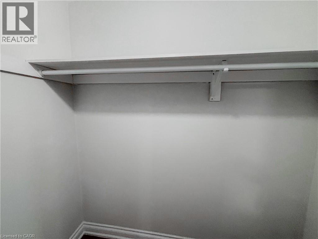 15 WESTCHESTER Place Unit# UPPER, Kitchener, Ontario, N2B3M6 — Photo 5