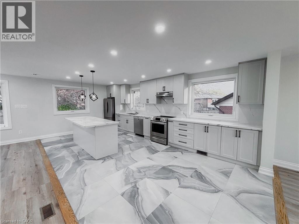 15 WESTCHESTER Place Unit# UPPER, Kitchener, Ontario, N2B3M6 — Photo 11