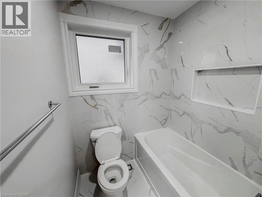 15 WESTCHESTER Place Unit# UPPER, Kitchener, Ontario, N2B3M6 — Photo 17