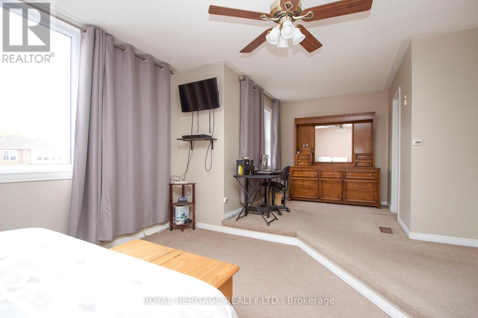 92 BOOTH CRESCENT - 10
