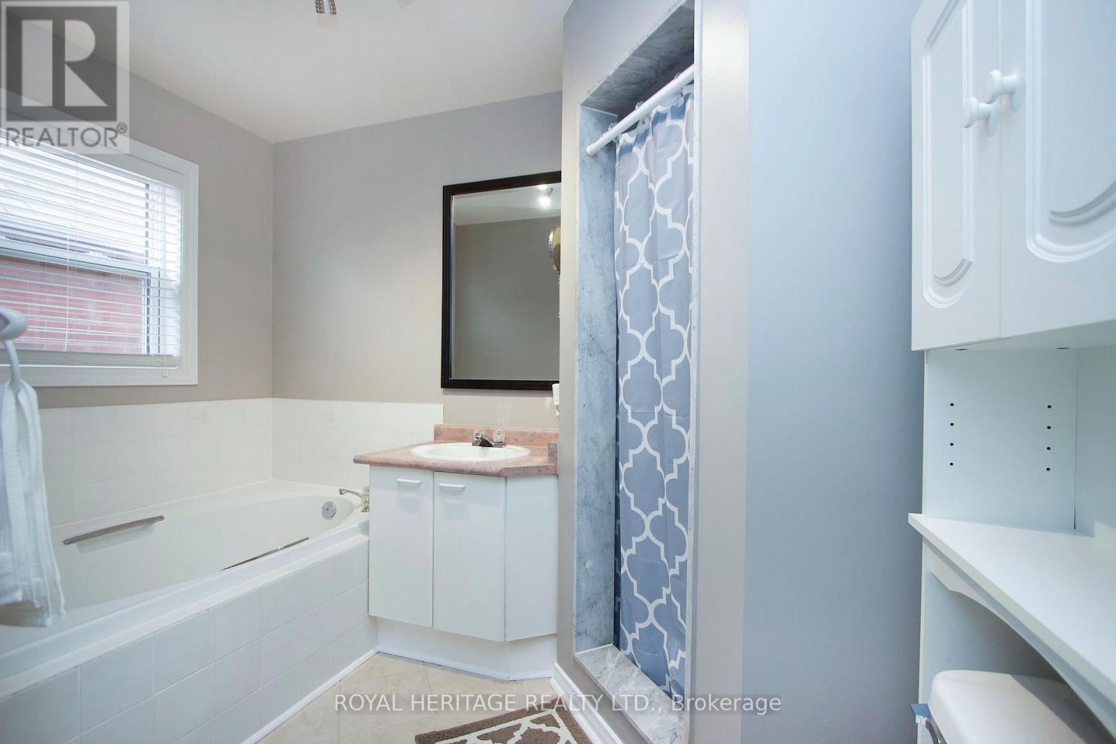 92 BOOTH CRESCENT - 13