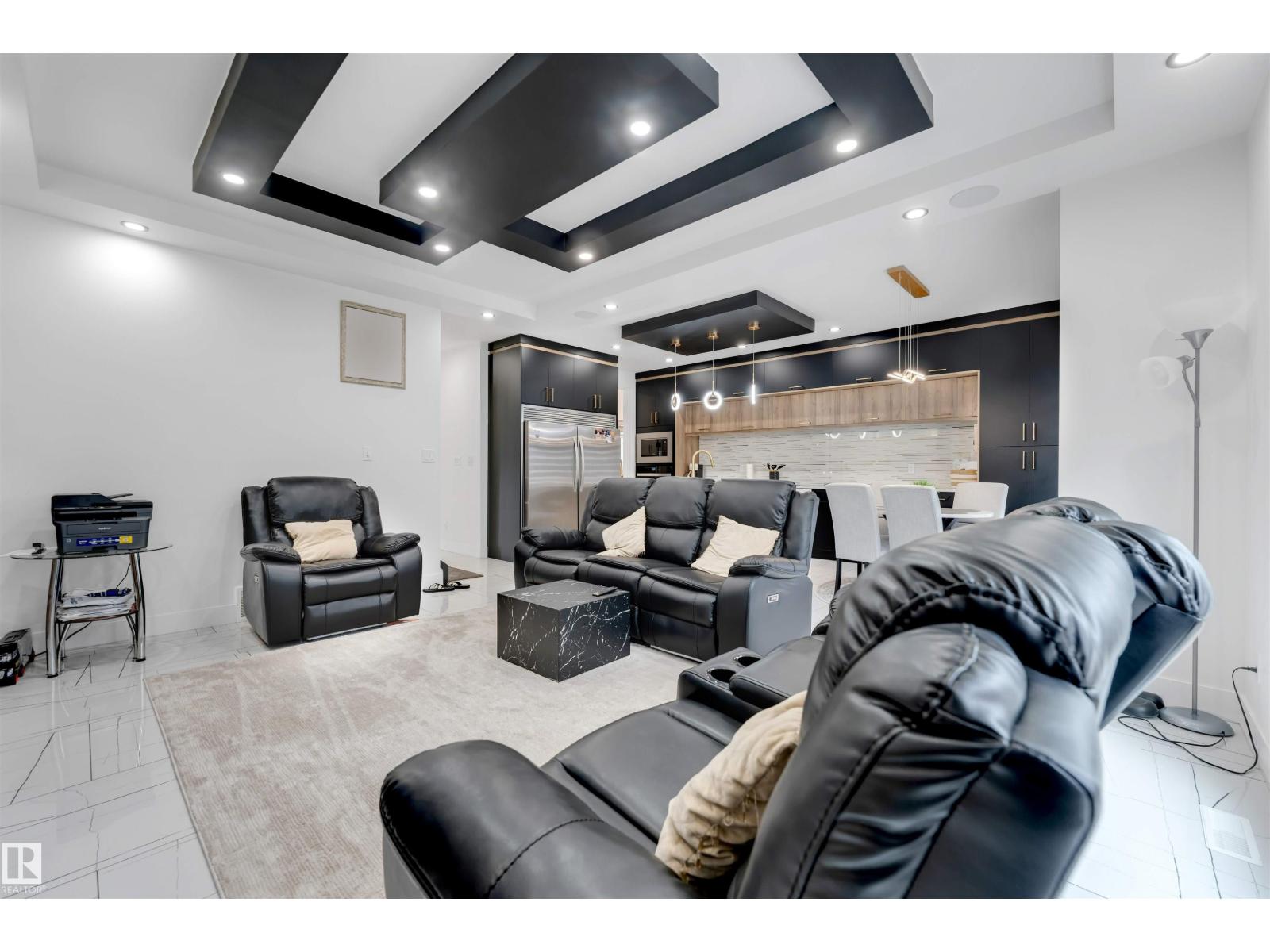 1827 17 AV NW, Edmonton