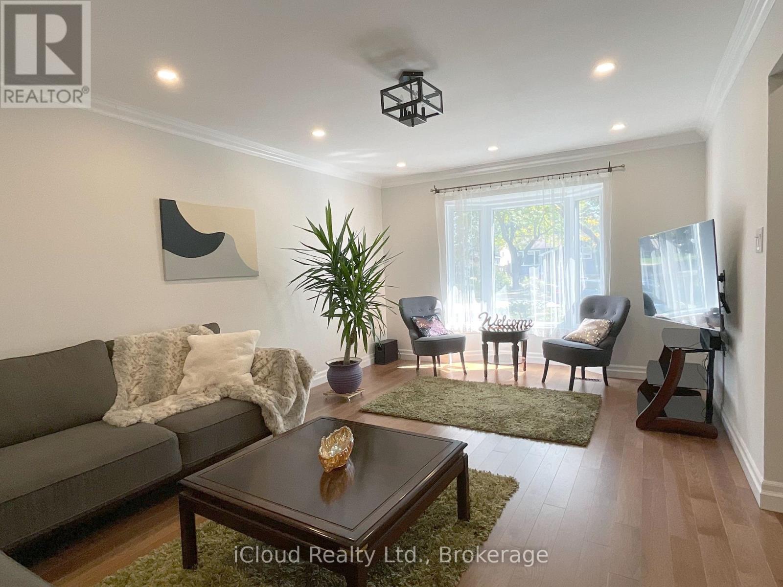 73 WRIGHT CRESCENT - 2