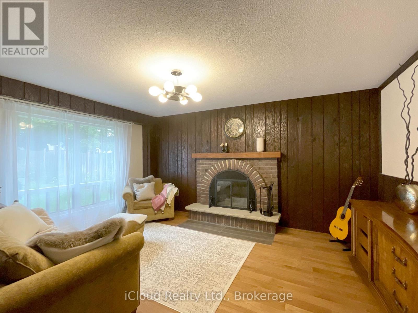 73 WRIGHT CRESCENT - 3
