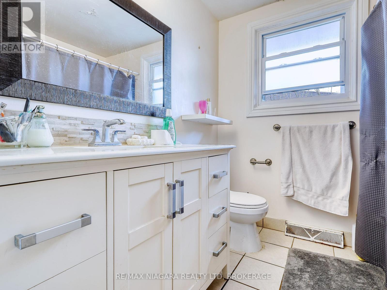 333 GRANTHAM AVENUE - 18