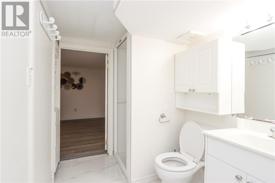 476 Huron Street - 21