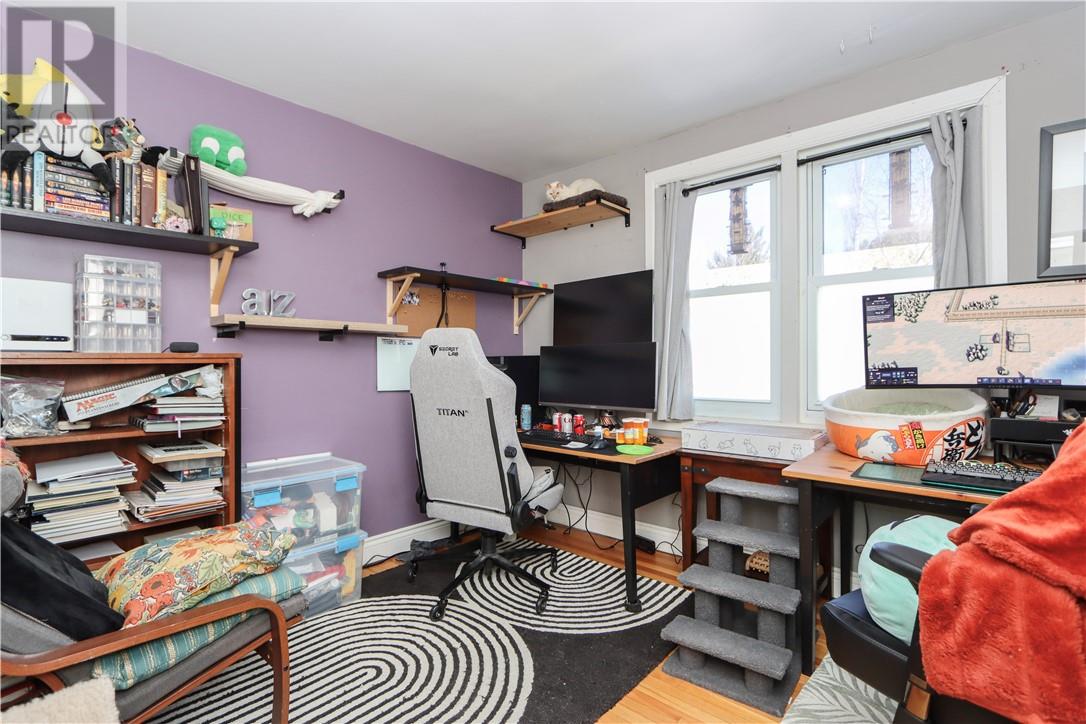 476 Huron Street - 11