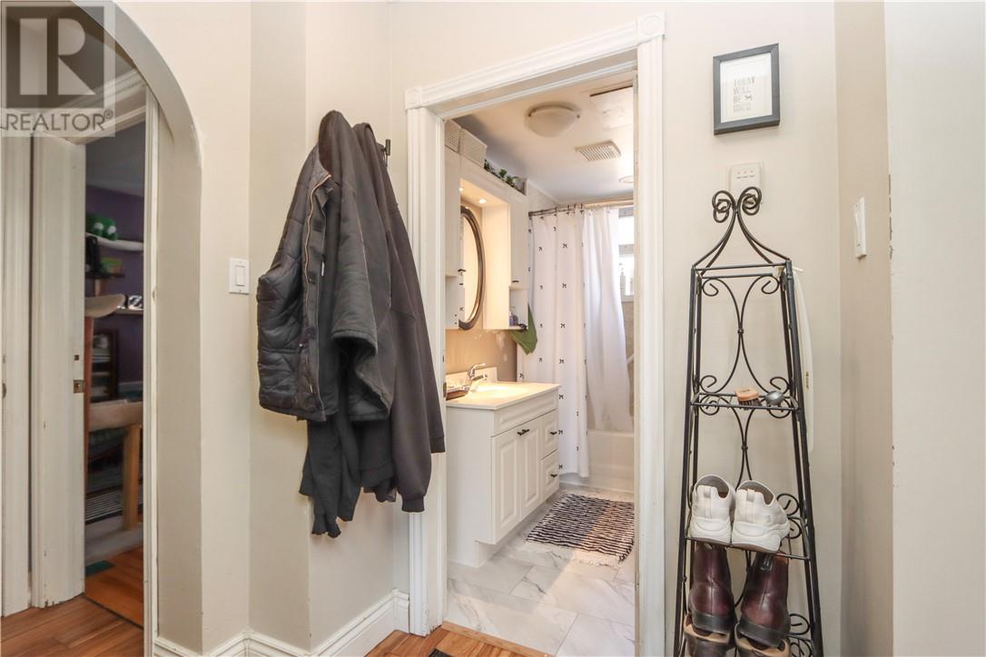 476 Huron Street - 13
