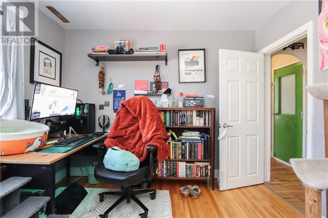 476 Huron Street - 12