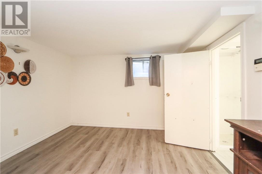 476 Huron Street - 25