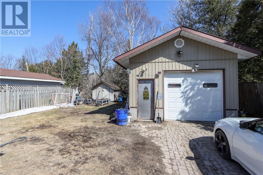 476 Huron Street - 33