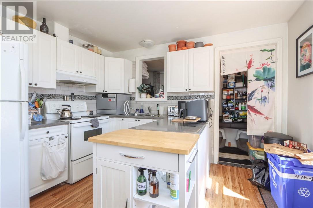476 Huron Street - 4