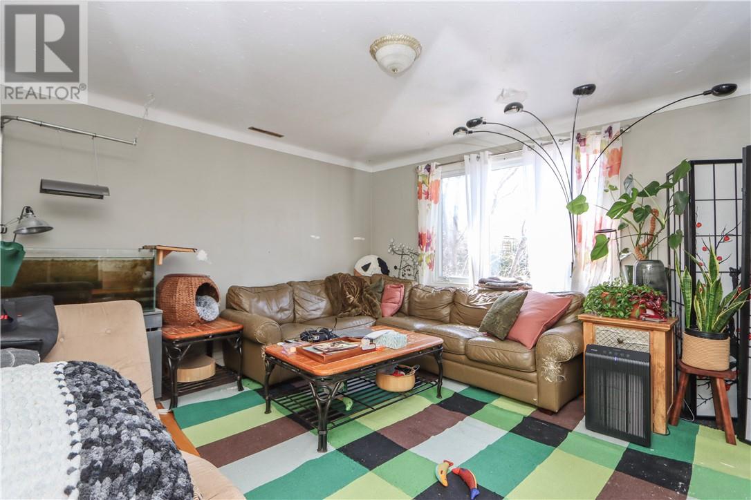476 Huron Street - 7