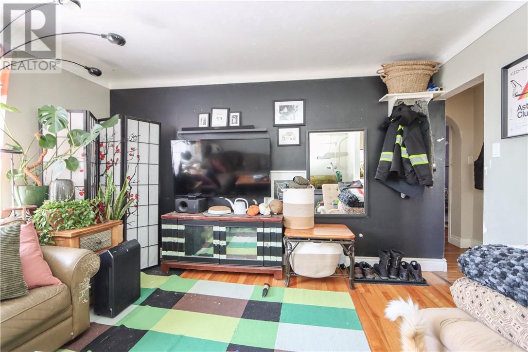 476 Huron Street - 9