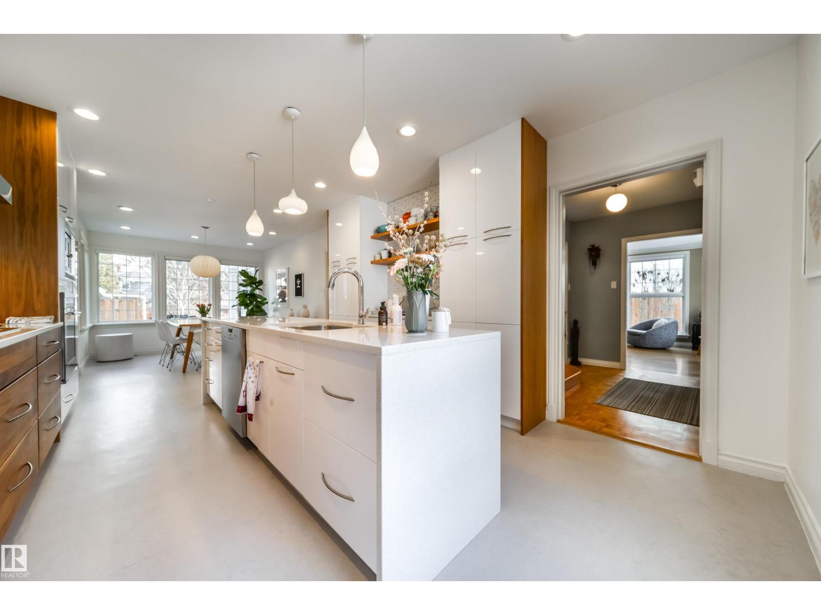 10445 134 ST NW - 5