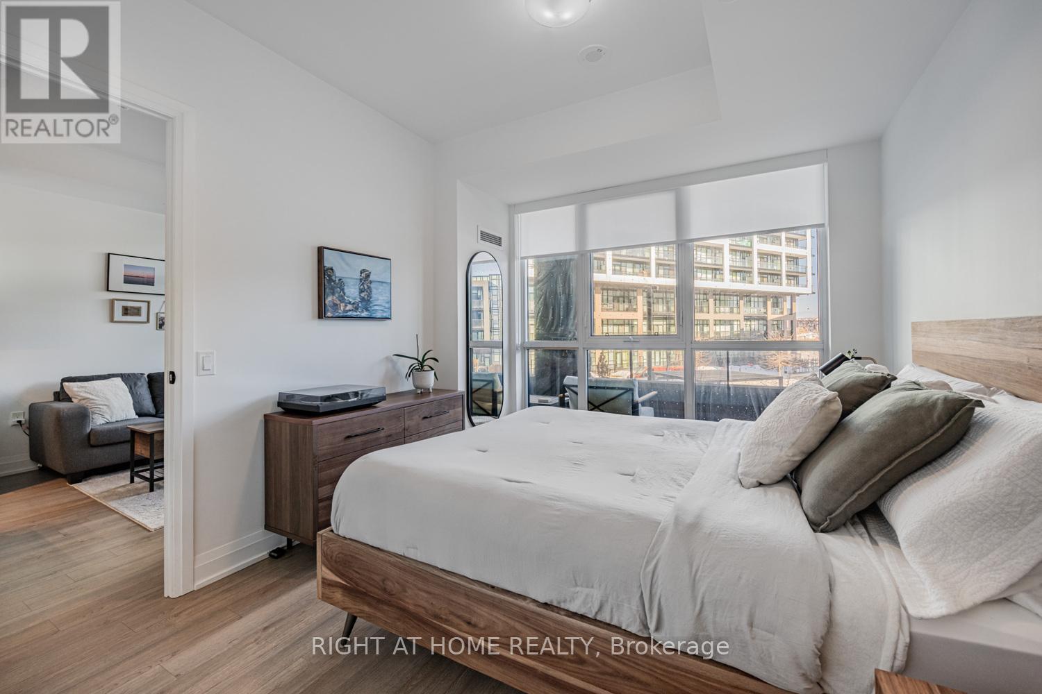 #224 50 GEORGE BUTCHART DRIVE - 22