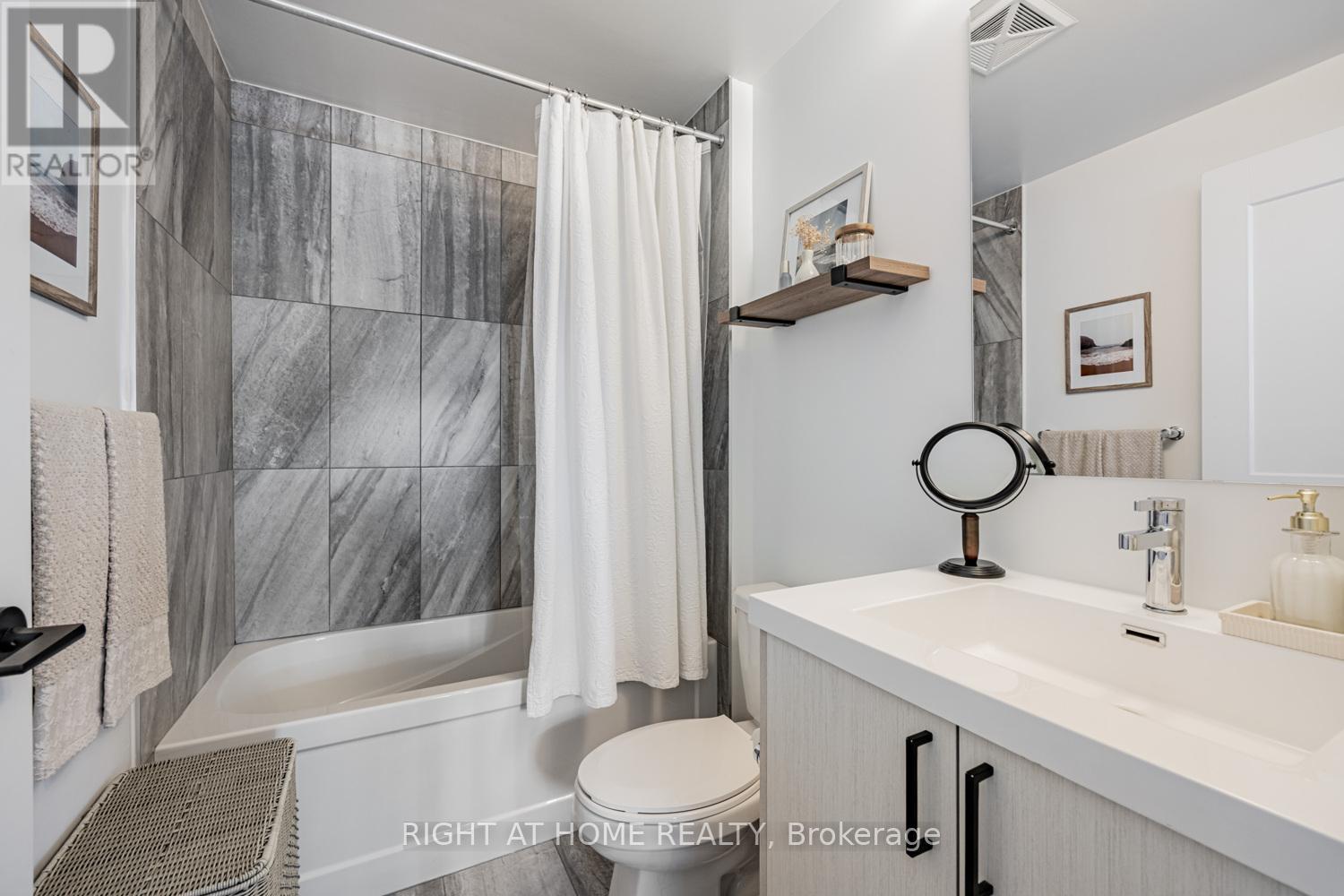 #224 50 GEORGE BUTCHART DRIVE - 23