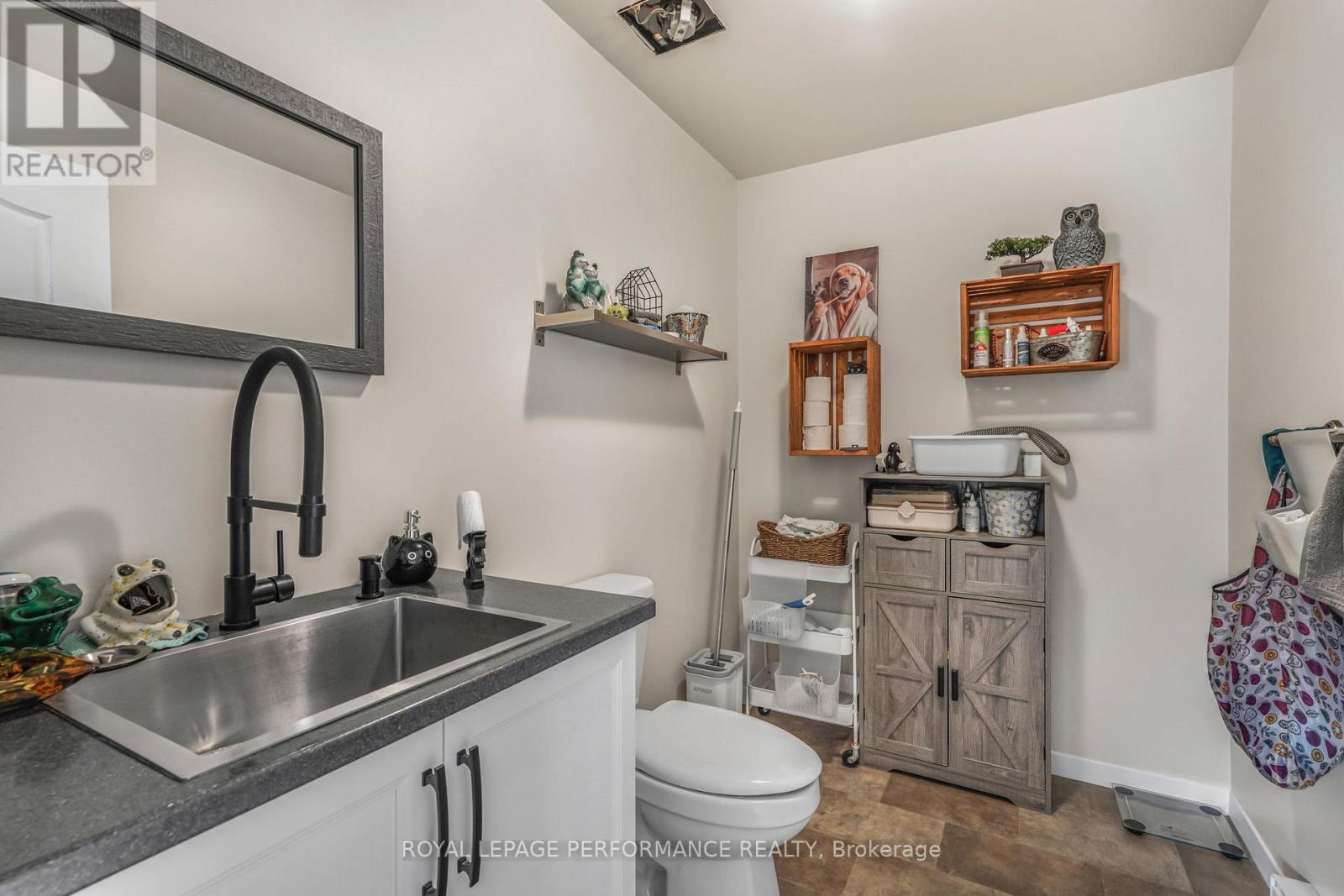 314 LAURIER STREET - 12