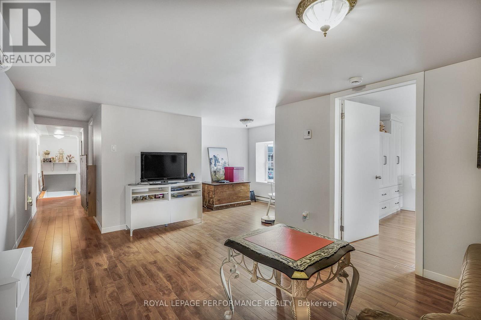 314 LAURIER STREET - 13