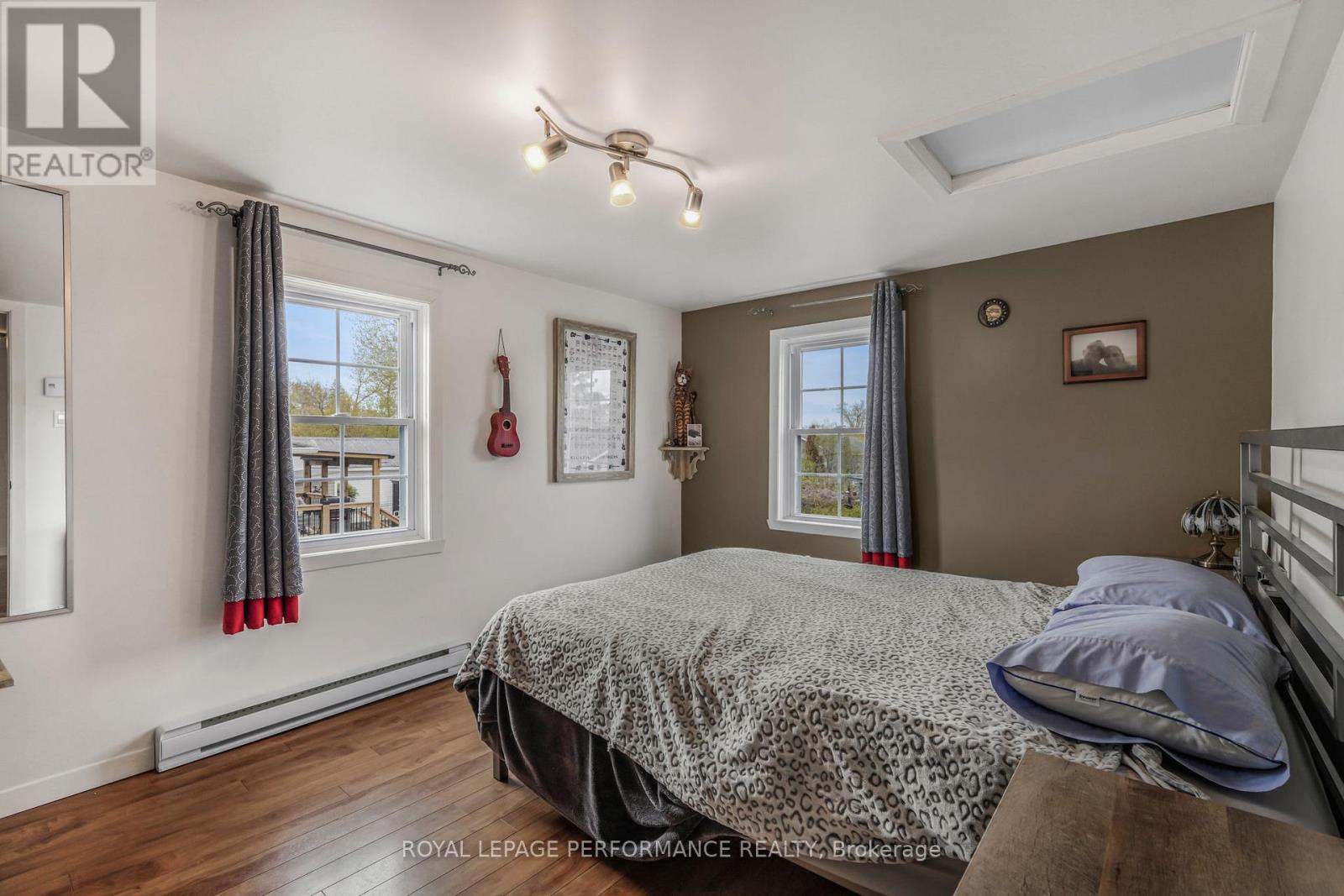 314 LAURIER STREET - 17