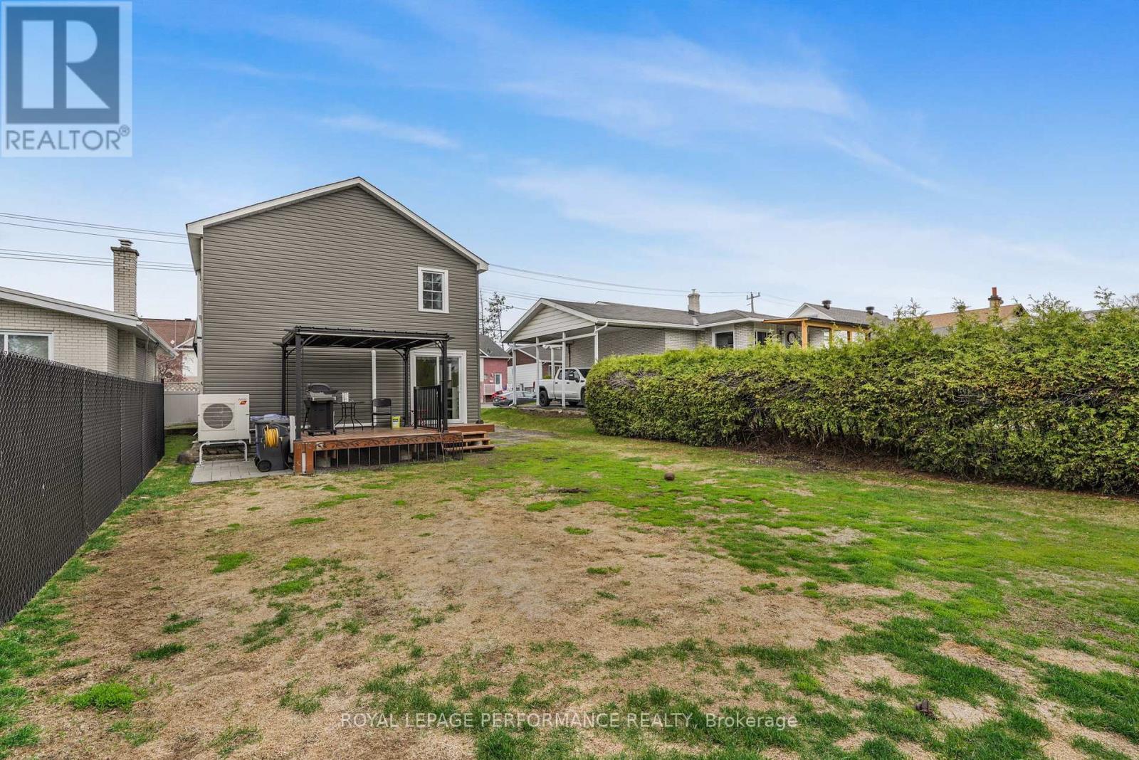 314 LAURIER STREET - 21
